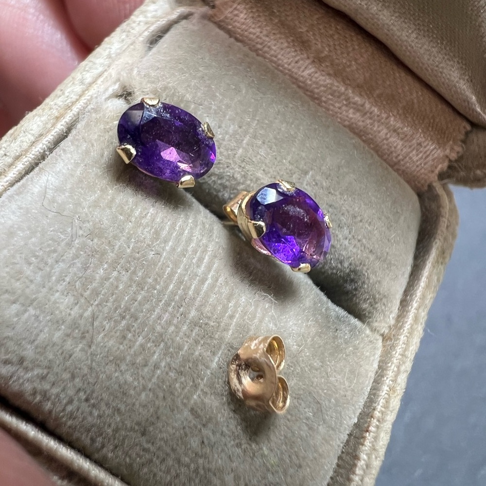 Elegant 14K Yellow Gold Purple Amethyst Stud Earrings 0.5g